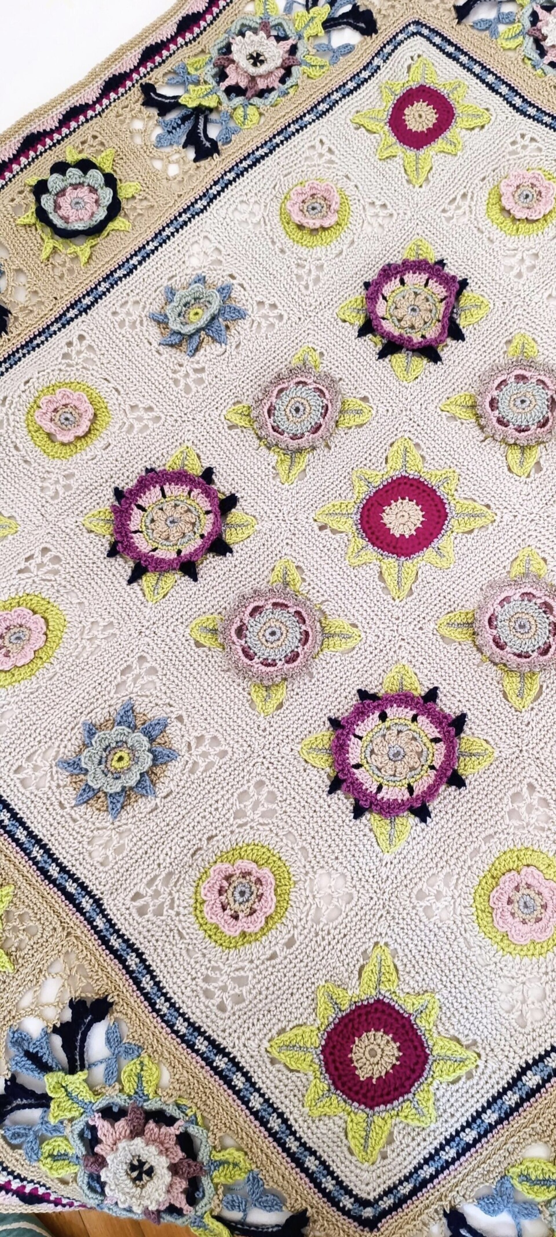 Única y especial, Manta Crochet "Jardín de Flores" - 8