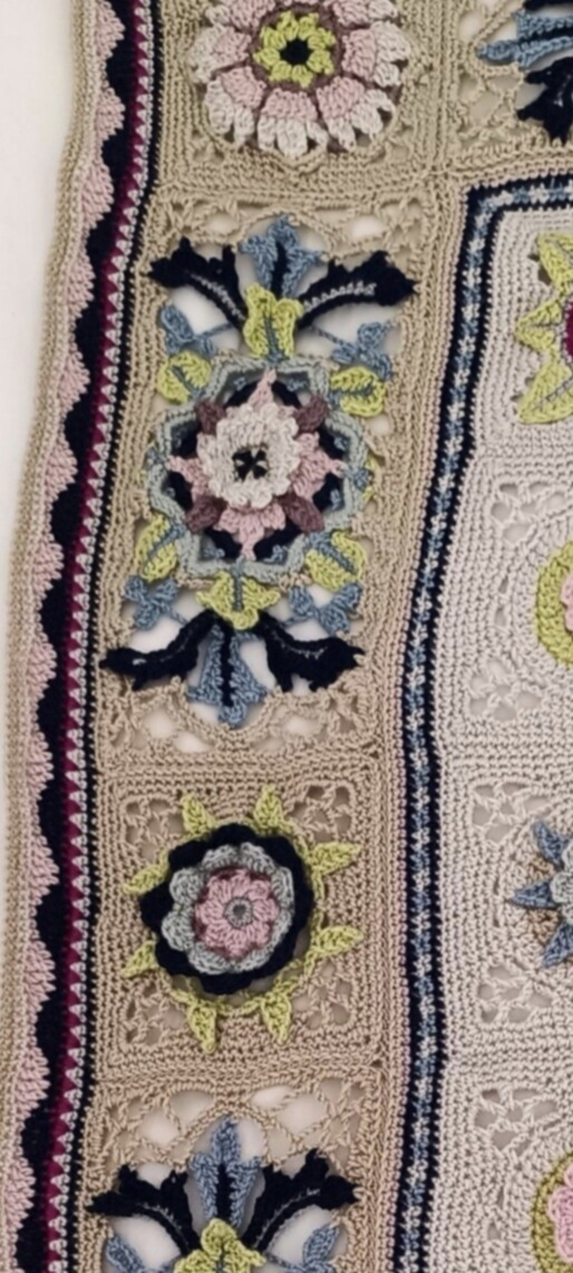 Única y especial, Manta Crochet "Jardín de Flores" - 5